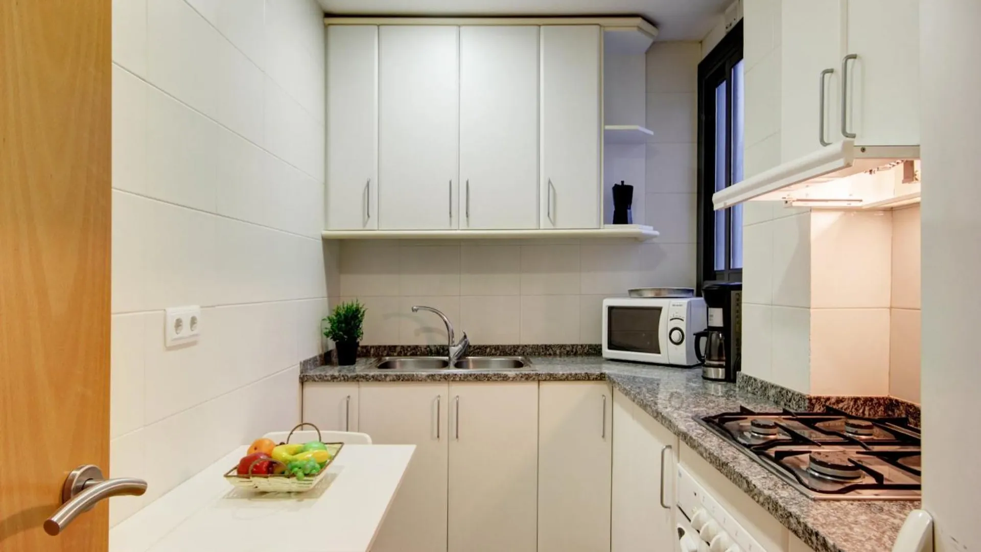 Apartment With Scenic View Roses