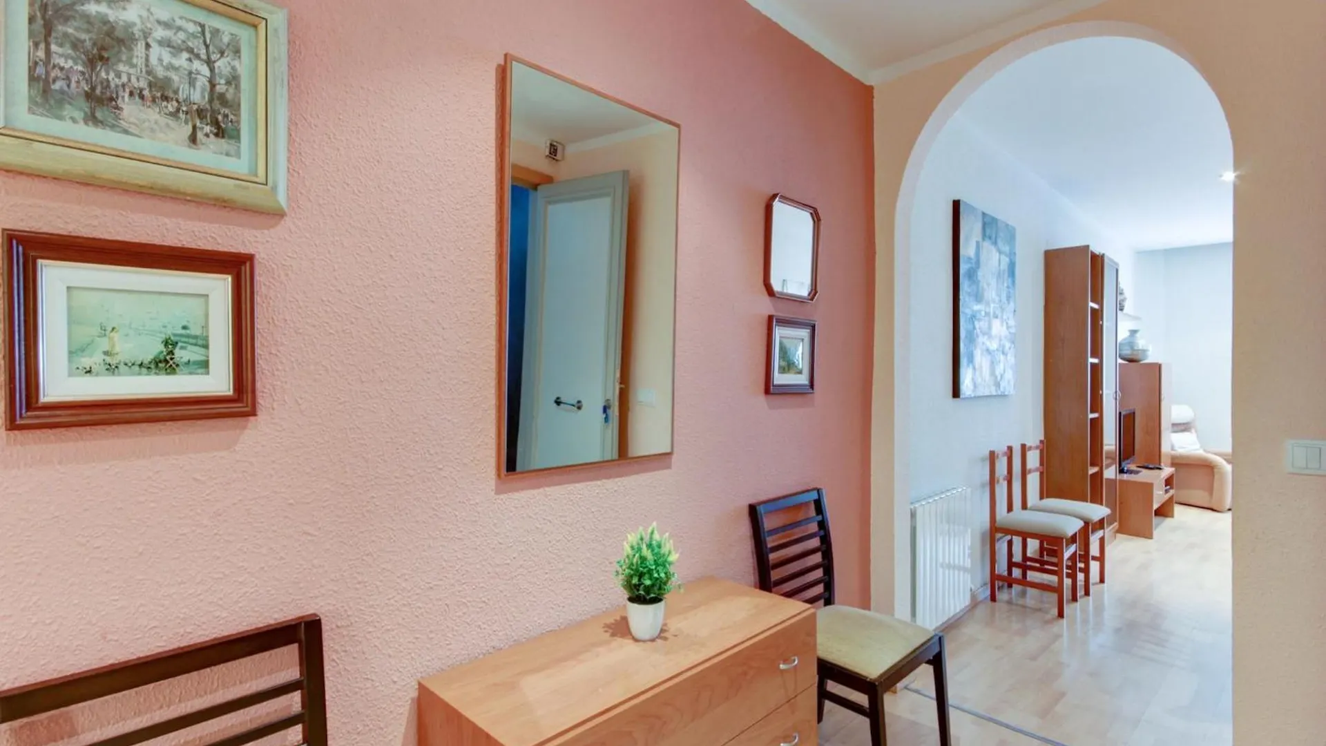 Apartment With Scenic View Roses